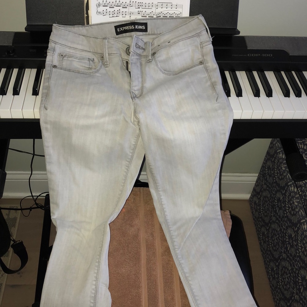 gray skinny jeans